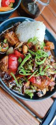 Mon Vegetarian Eatery & Bar