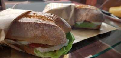 Gustando Bottega Gourmet