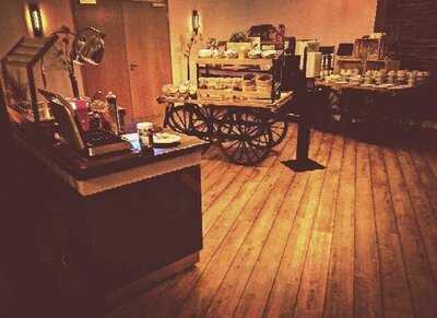 "eat & Meet" Restaurant Bar Lounge