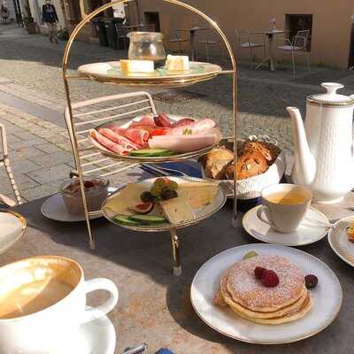 Fräulein Margot - Café In Der Goldenen Biene