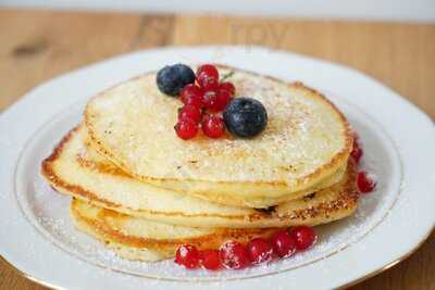 Fräulein Margot - Café In Der Goldenen Biene