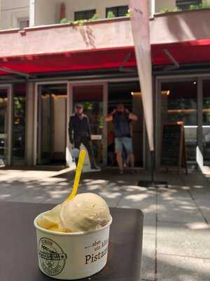 Terence Hill Eis Saloon