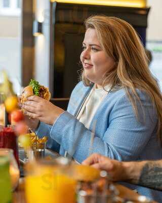 M.o.c. Bar & Restaurant