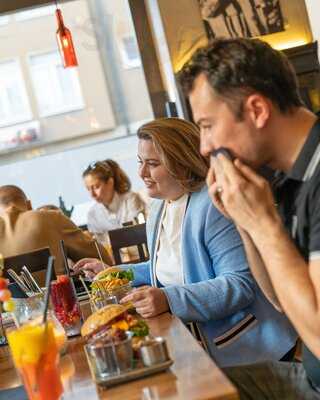 M.o.c. Bar & Restaurant