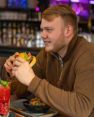 M.o.c. Bar & Restaurant