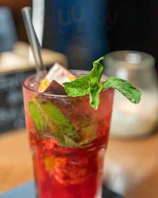 M.o.c. Bar & Restaurant