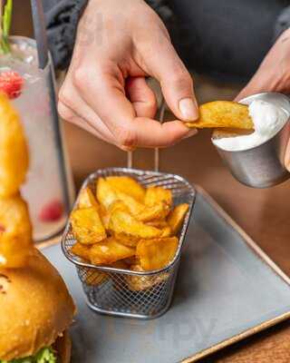 M.o.c. Bar & Restaurant