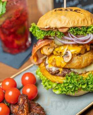 M.o.c. Bar & Restaurant