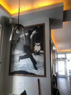 Momenti Di Vini Salumeria & Enoteca