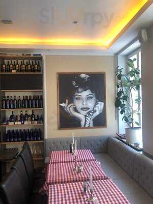 Momenti Di Vini Salumeria & Enoteca