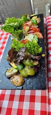 Momenti Di Vini Salumeria & Enoteca