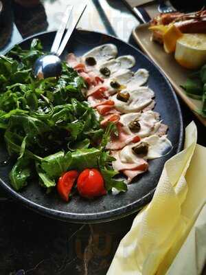 L'ava Restaurant & More