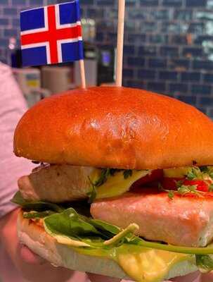 Der Isländer Phoenix See