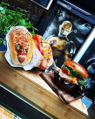 Superheldenburger Chemnitz Inh. Amir Hossein Einali