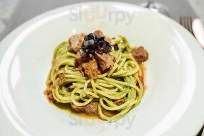 Pavarotti And Friends