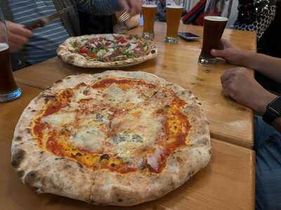 Mentors Holzofenpizza