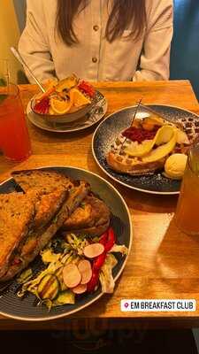 Em Breakfast Club