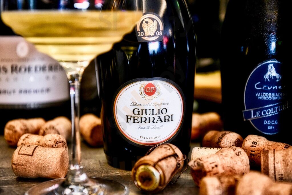 Lounge 1 - The Place To Be