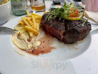 Blackbones Steakhause & Bar