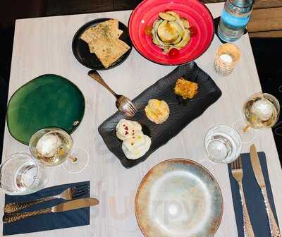 Kuzina Greek Restaurant & Bar