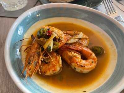 Kuzina Greek Restaurant & Bar