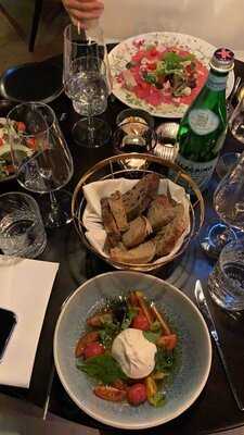 Ivy Restaurant · Bar