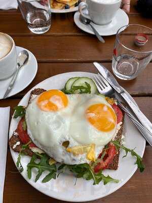 Volker's Café & Bistro