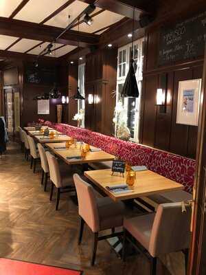 George Im Weinhaus Uhle