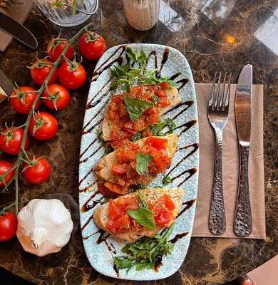 Bono Restaurant & Bar