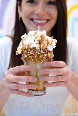 Yollie - The Popice Café