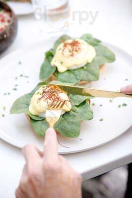 Yollie - The Popice Café