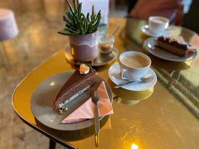 Hans Liebt Kuchen - Café / Konditorei