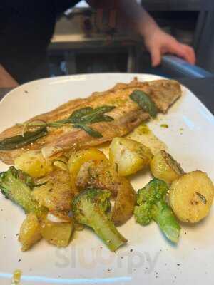 La Piccola Italia Trattoria & Pizzeria