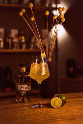 Frizzante & Brand Vinothek & Bar