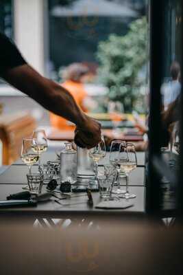 Frizzante & Brand Vinothek & Bar