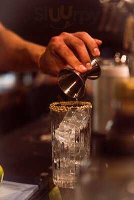 Frizzante & Brand Vinothek & Bar