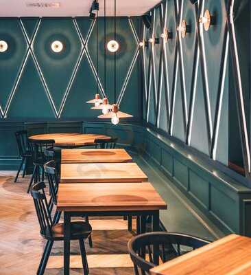 Herrschaftszeiten - Das Paulaner Im Tal