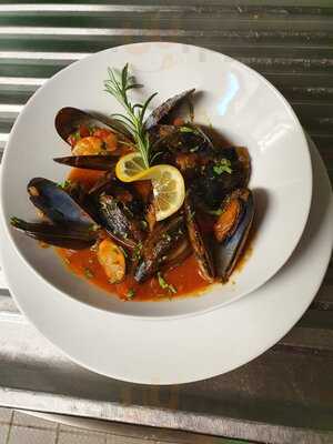 Adria Taverne Wein Bar