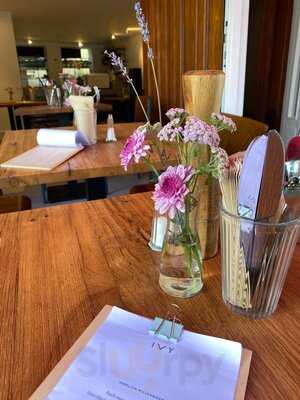 Bistro & Café Ivy