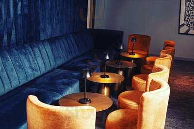 Nikolais Restaurant & Bar