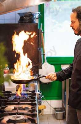 Groni's Restaurant & Bar