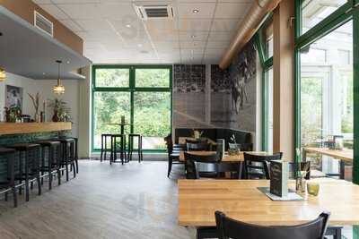 Groni's Restaurant & Bar