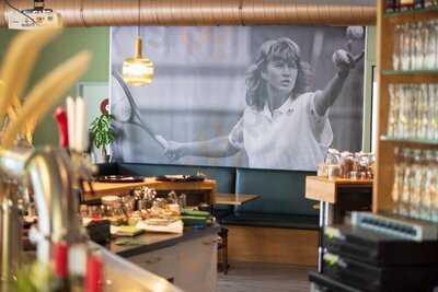 Groni's Restaurant & Bar