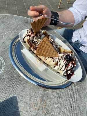 Eis Café Ra Luna, Das Stimmt Nicht, Ist Geöffnet.