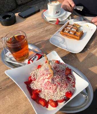 Eis Café Ra Luna, Das Stimmt Nicht, Ist Geöffnet.