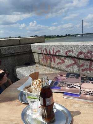 Eis Café Ra Luna, Das Stimmt Nicht, Ist Geöffnet.