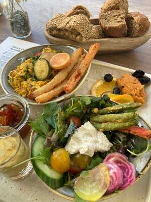 Cafe-restaurant''sundays At Riaa''