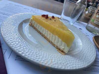 Cafe-restaurant''sundays At Riaa''