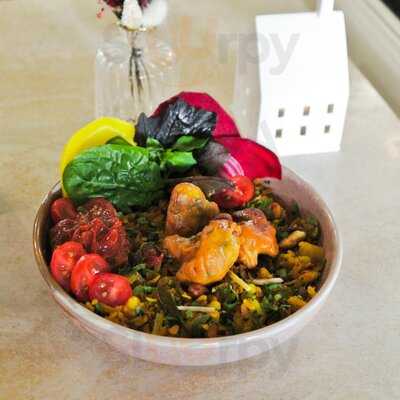 Cafe-restaurant''sundays At Riaa''