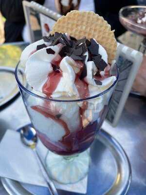 EiscafÉ Mario Gelato